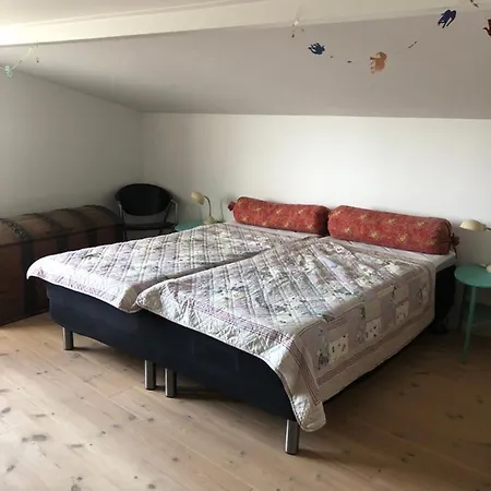 Stor Lejlighed I Praesto, Parkering Og Vandudsigt! *
